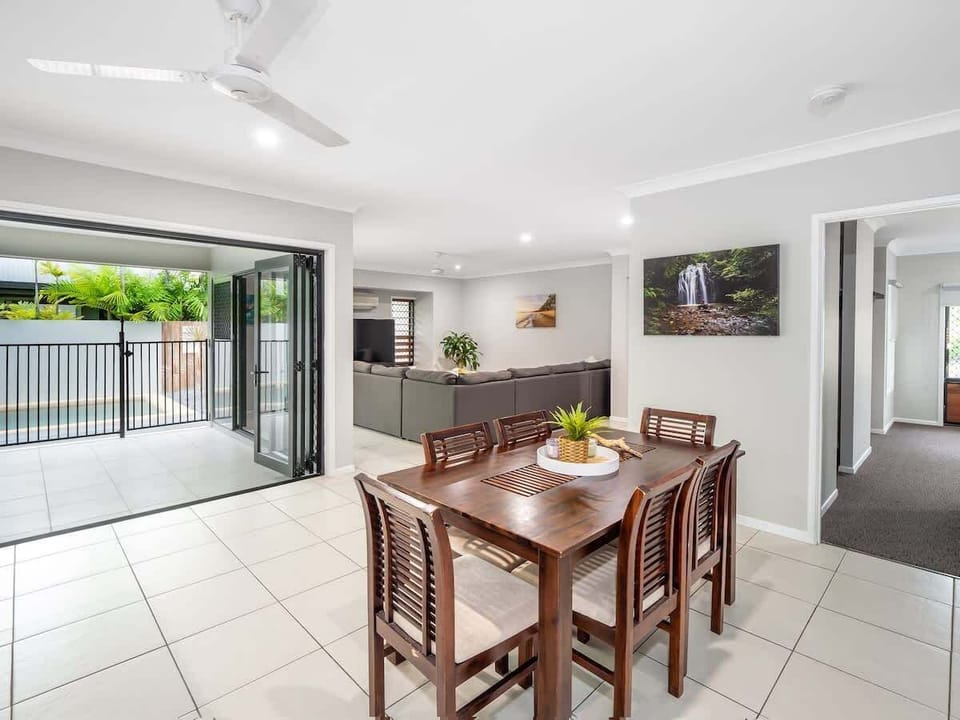 Share relaxed dinners around the dining table, with open-plan living spaces that make it easy for everyone to come together.