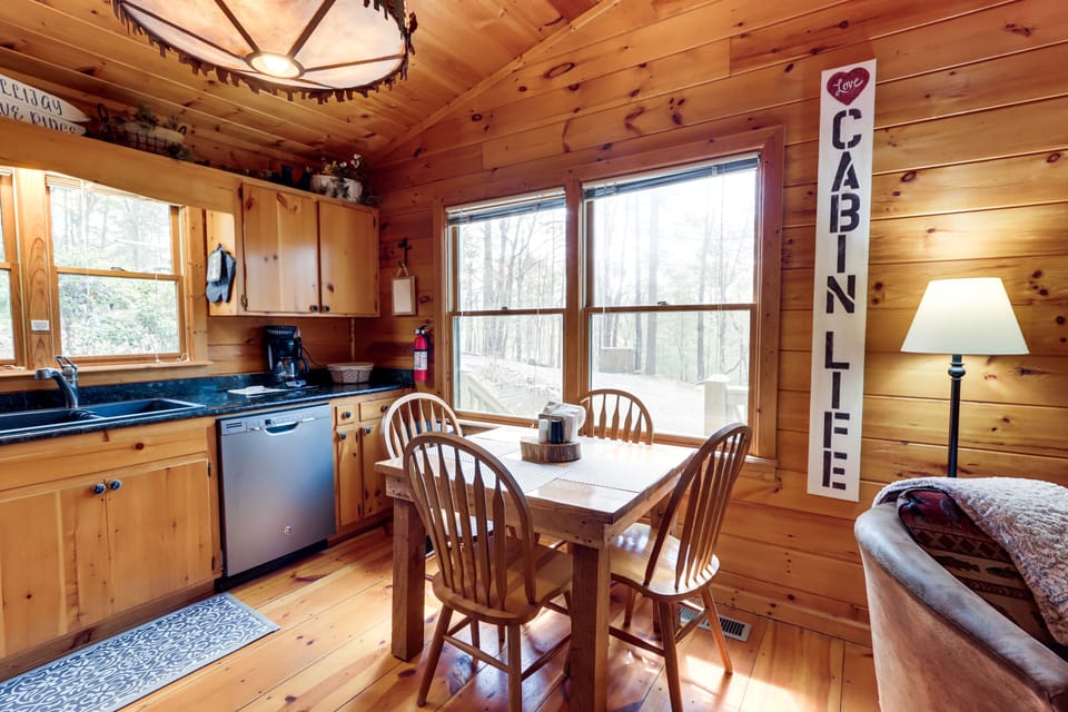 Dining Area | Dishware & Flatware Provided