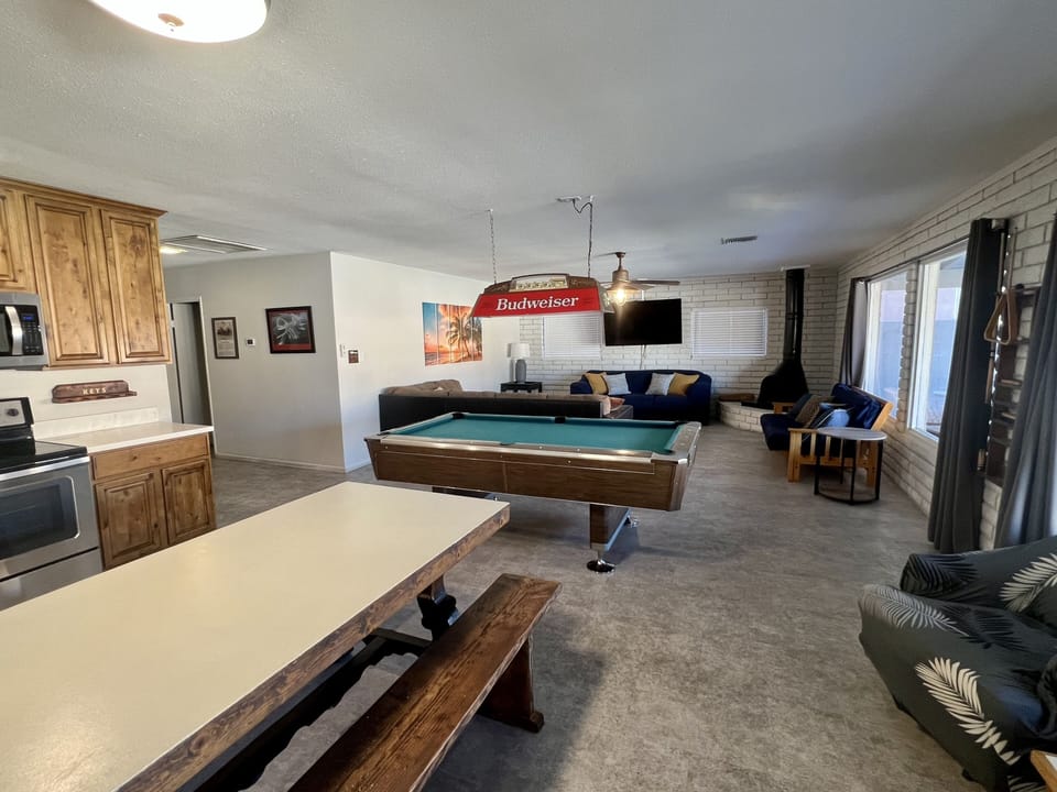 Huge open living area with pool table, WIFI and flat screen TV.