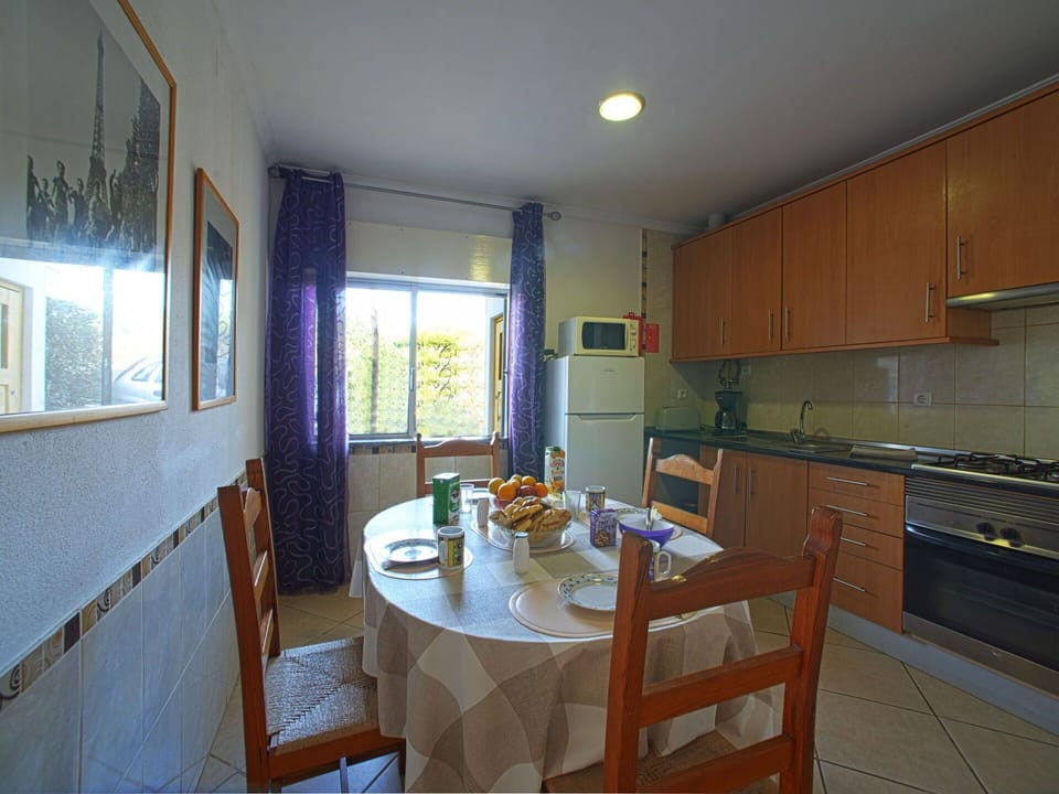 Cabinetry, Property, Countertop, Window, Furniture, Table, Kitchen, Chair, Wood, Interior Design