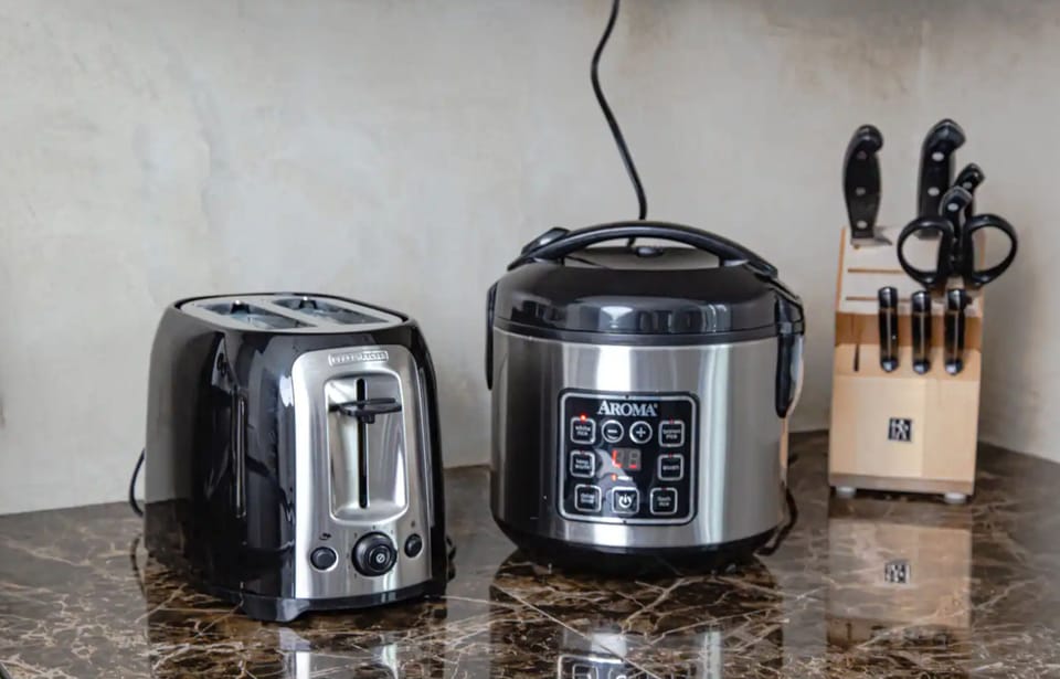 Toaster , rice cooker, knifes set