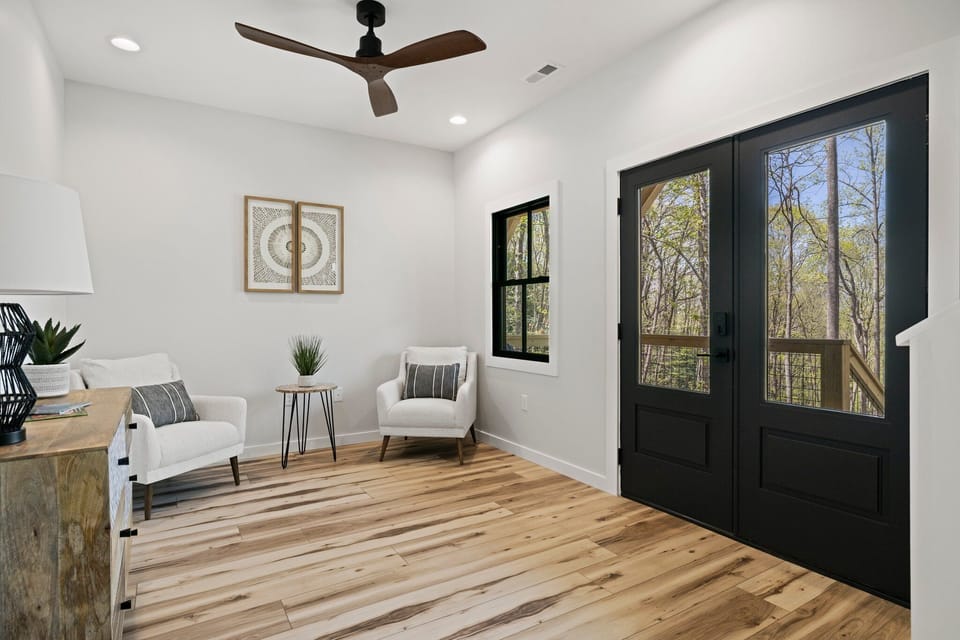 Entry/Sitting Area