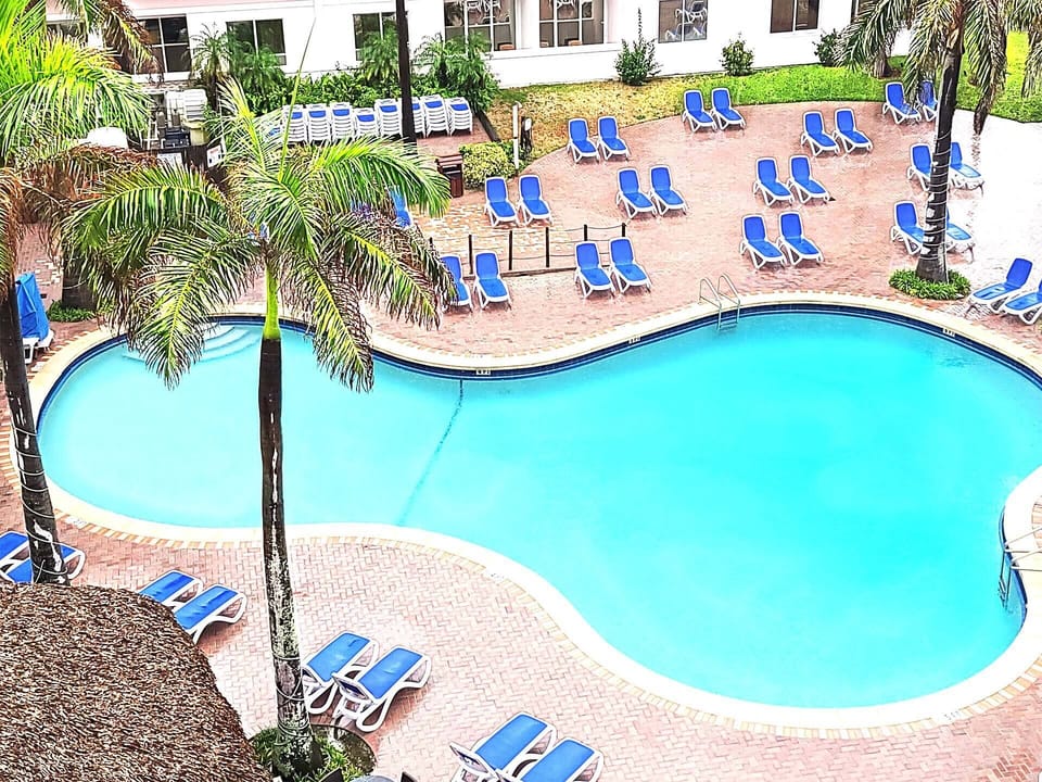 Relaxing Pool