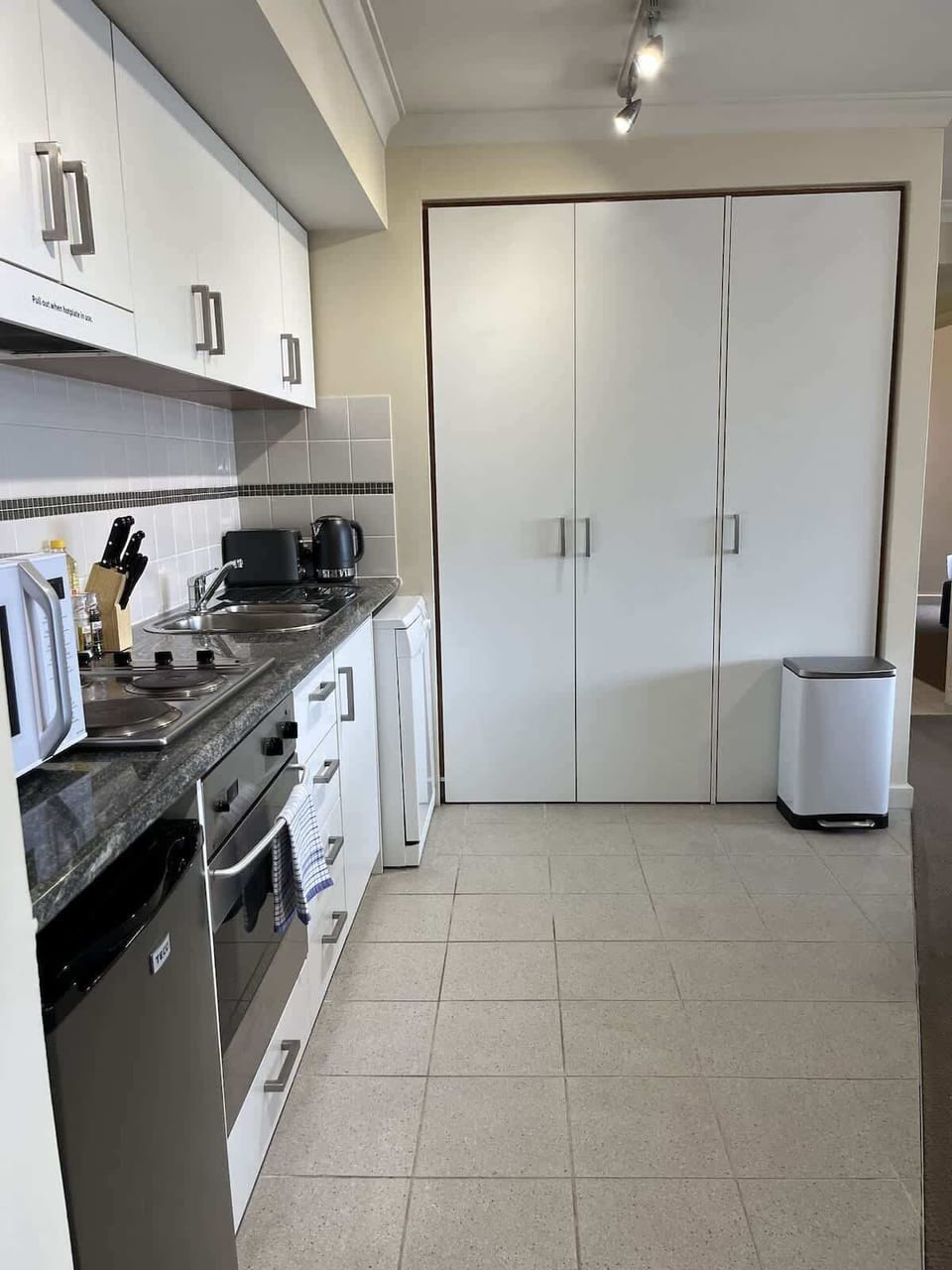 Perfect for culinary adventures, our kitchen is fully equipped with an oven, stove, microwave, fridge, and dishwasher, ensuring a seamless cooking experience.