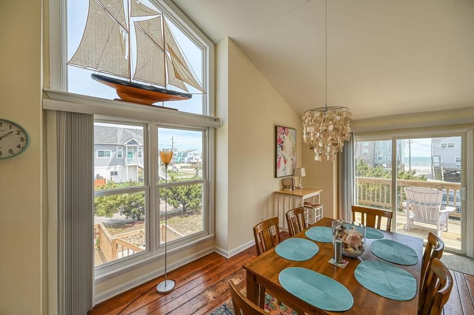 Great Room - Dining with Ocean View