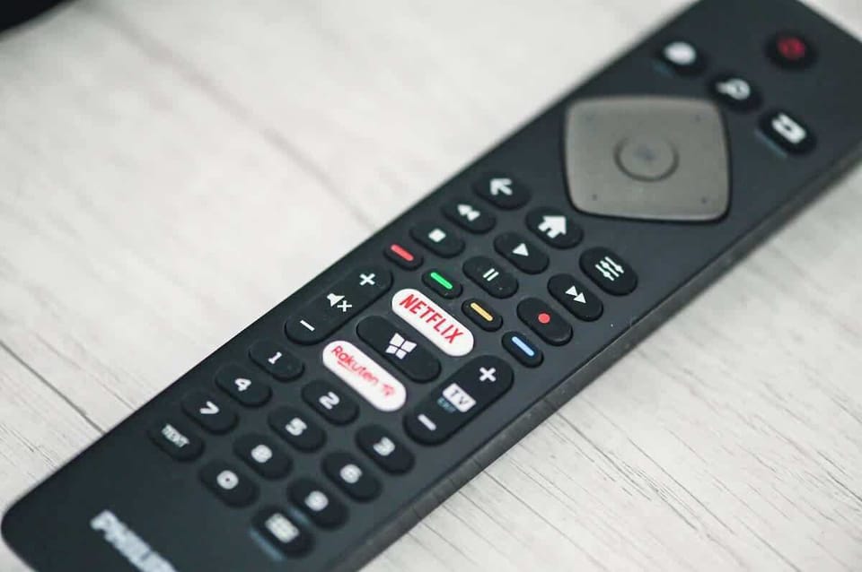 Camera da letto matrimoniale con bagno privato, cabina armadio e terrazzo, Smart Tv 43", climatizzatore e ventilatore