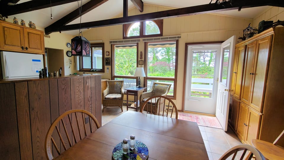 Nicely equipped eat in kitchen