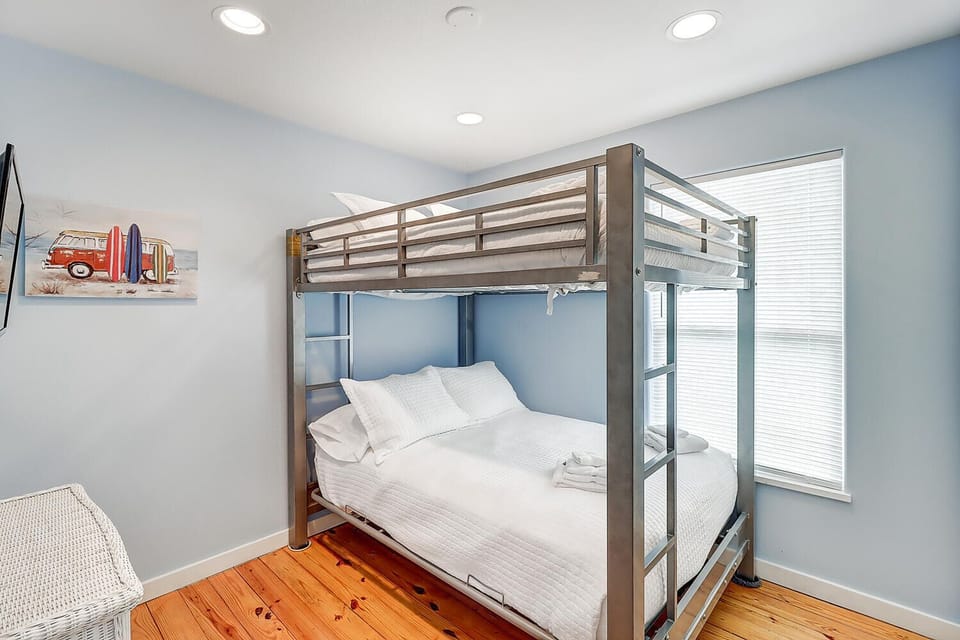 Interior - Surf's Up Vibes: Fun and Relaxation in this 2nd Floor Bunk Room - Full over Full bunks