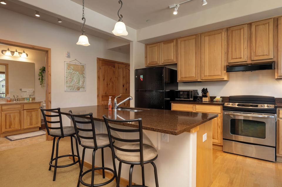 Gather around your spacious kitchen island for morning coffee or evening meals in this beautifully appointed culinary space.