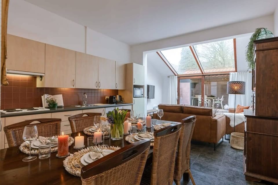 Diningarea for up to 6 people