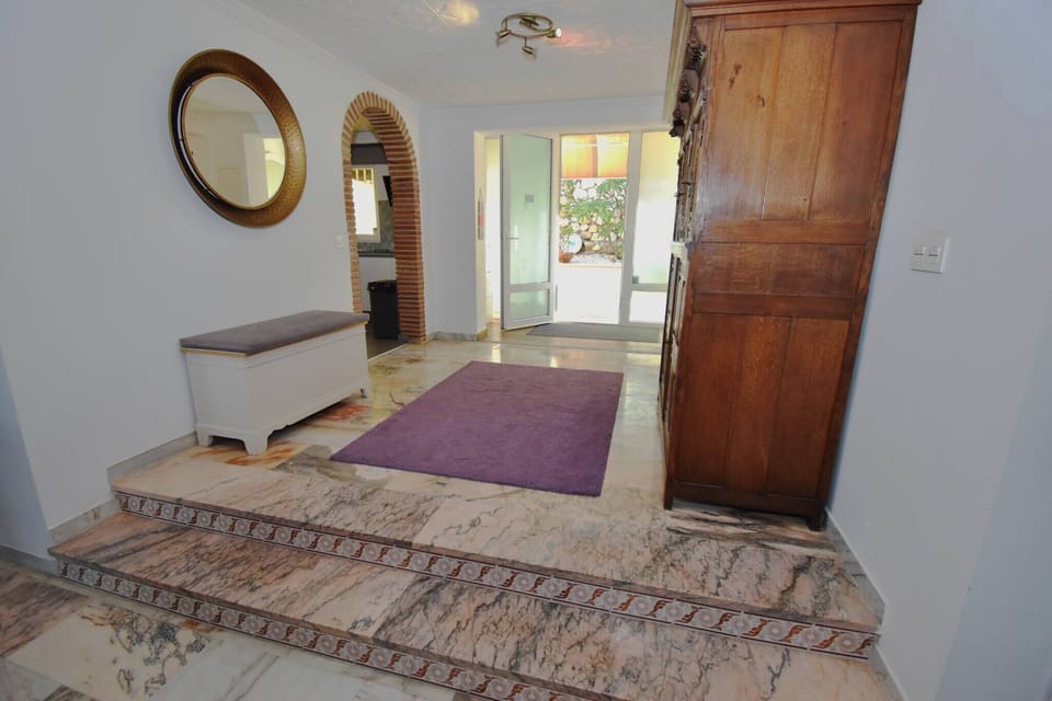 Lounge property management