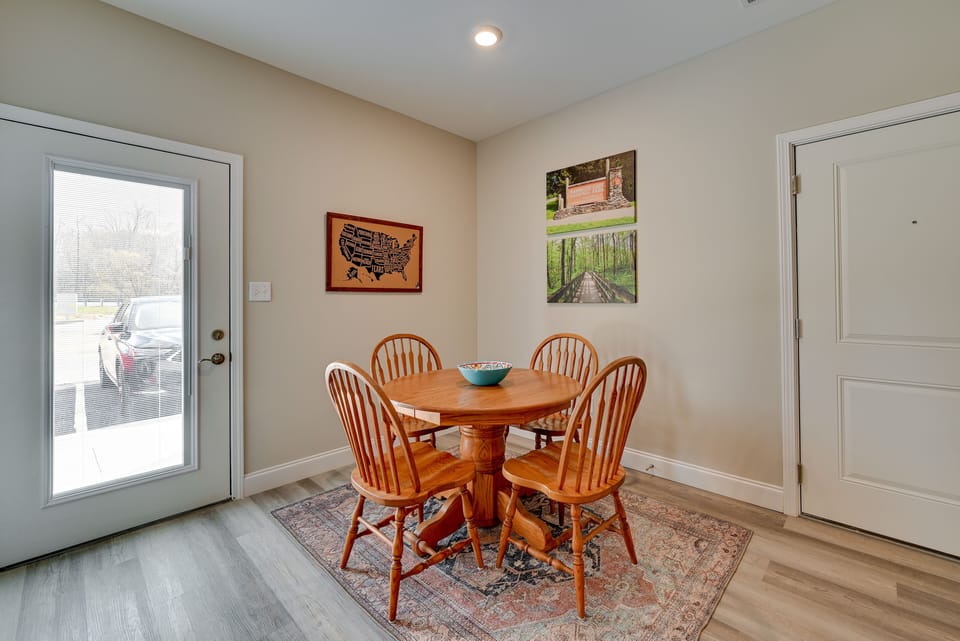 Dining Area | Dishware & Flatware Provided