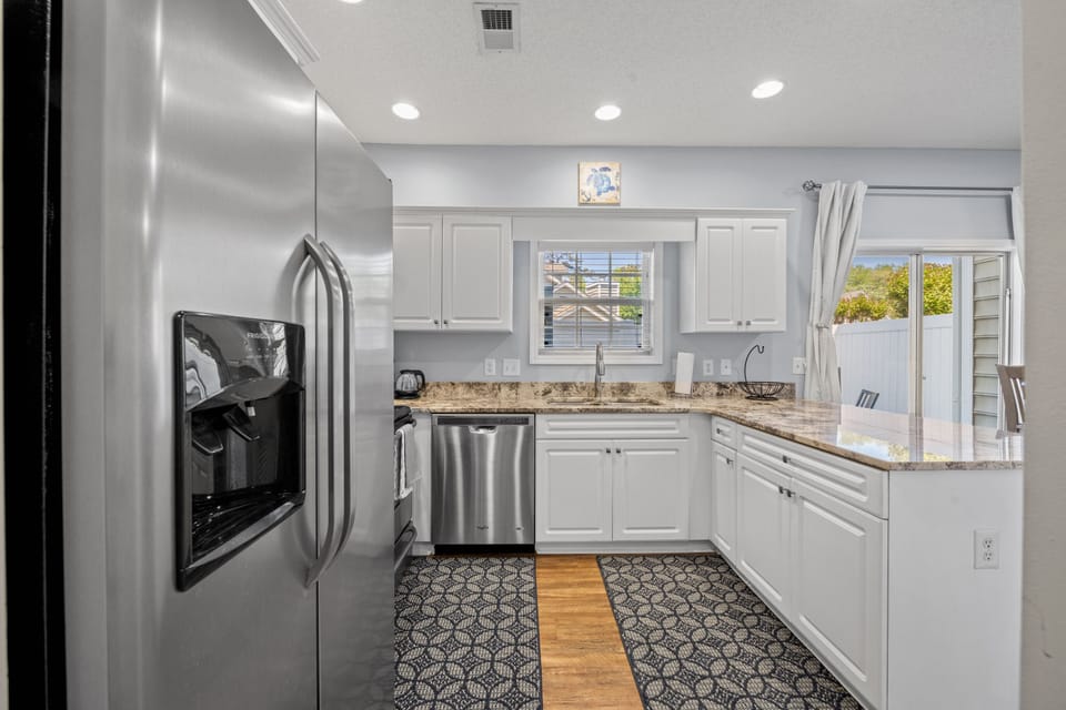All modern appliances to make meal preparation a breeze.