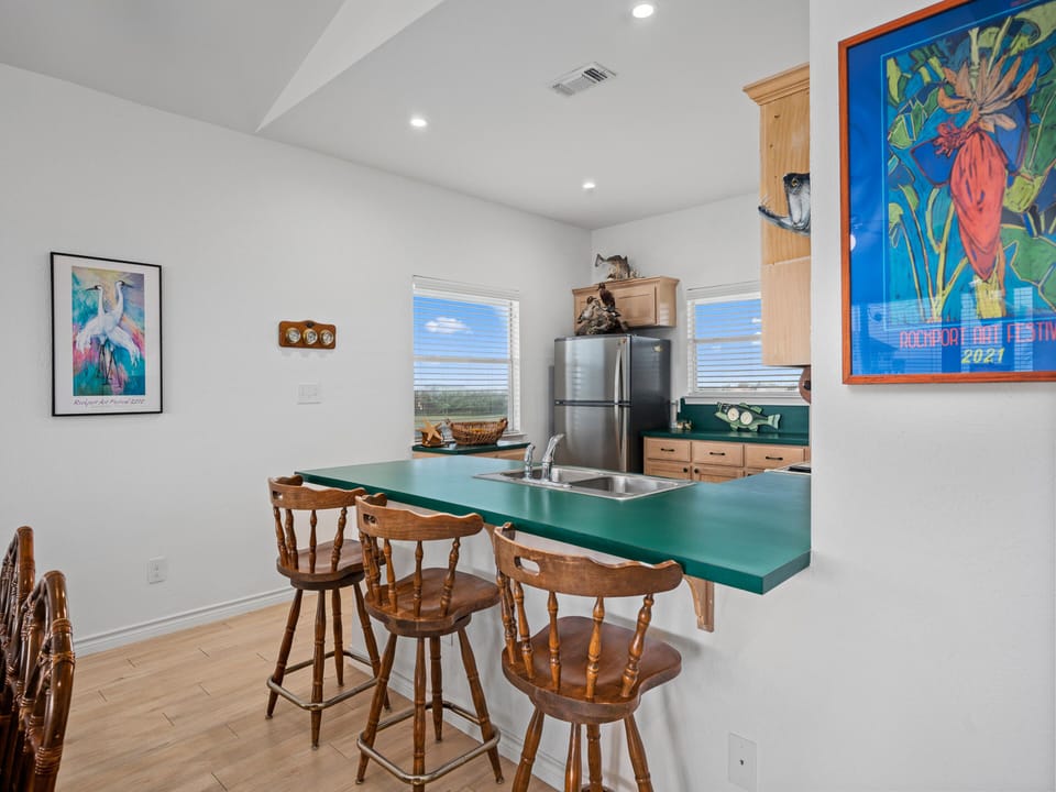 Kitchen - Countertop Seating for 3