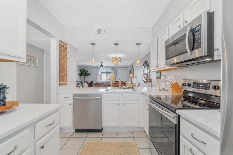 Kitchen with full amenities
