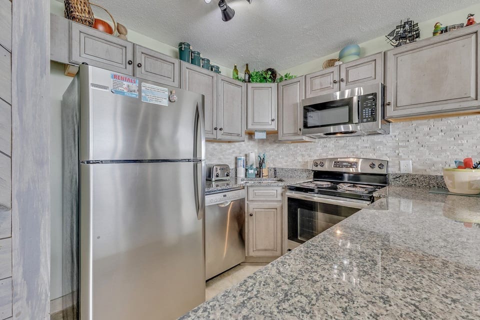 Atlantic Towers 312-print-008-033-Kitchen-4200x2800-300dpi