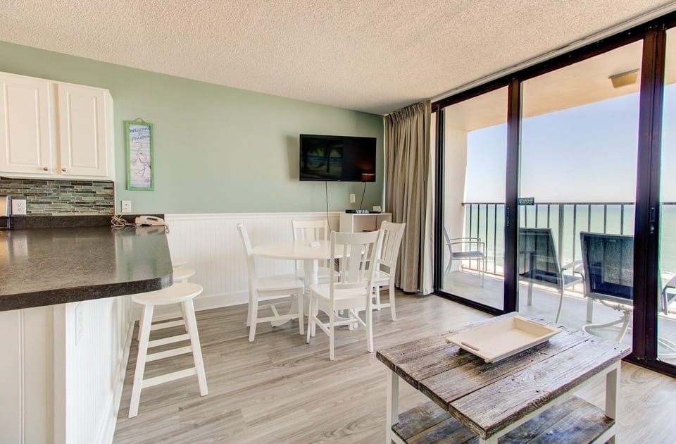 Atlantic Towers 812-print-007-014-KitchenEating Area-4200x2758-300dpi
