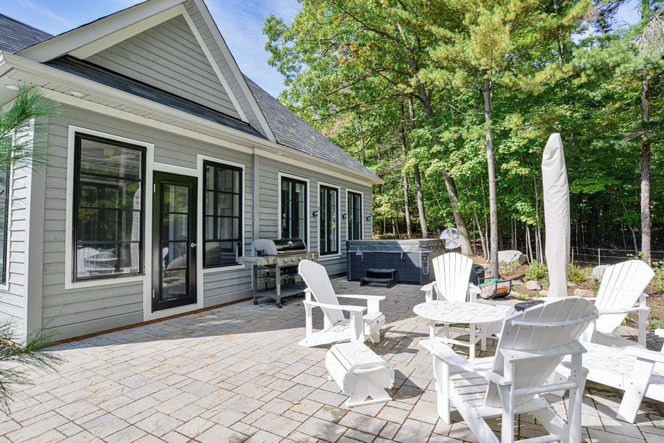 Windsong Outside Patio - Hot Tub