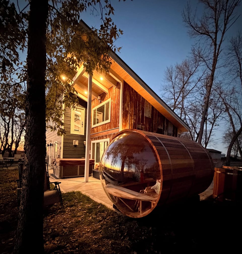 Includes - Barrel Sauna w/ view of Lake, Hot Tub, ice baths, & massage chair!