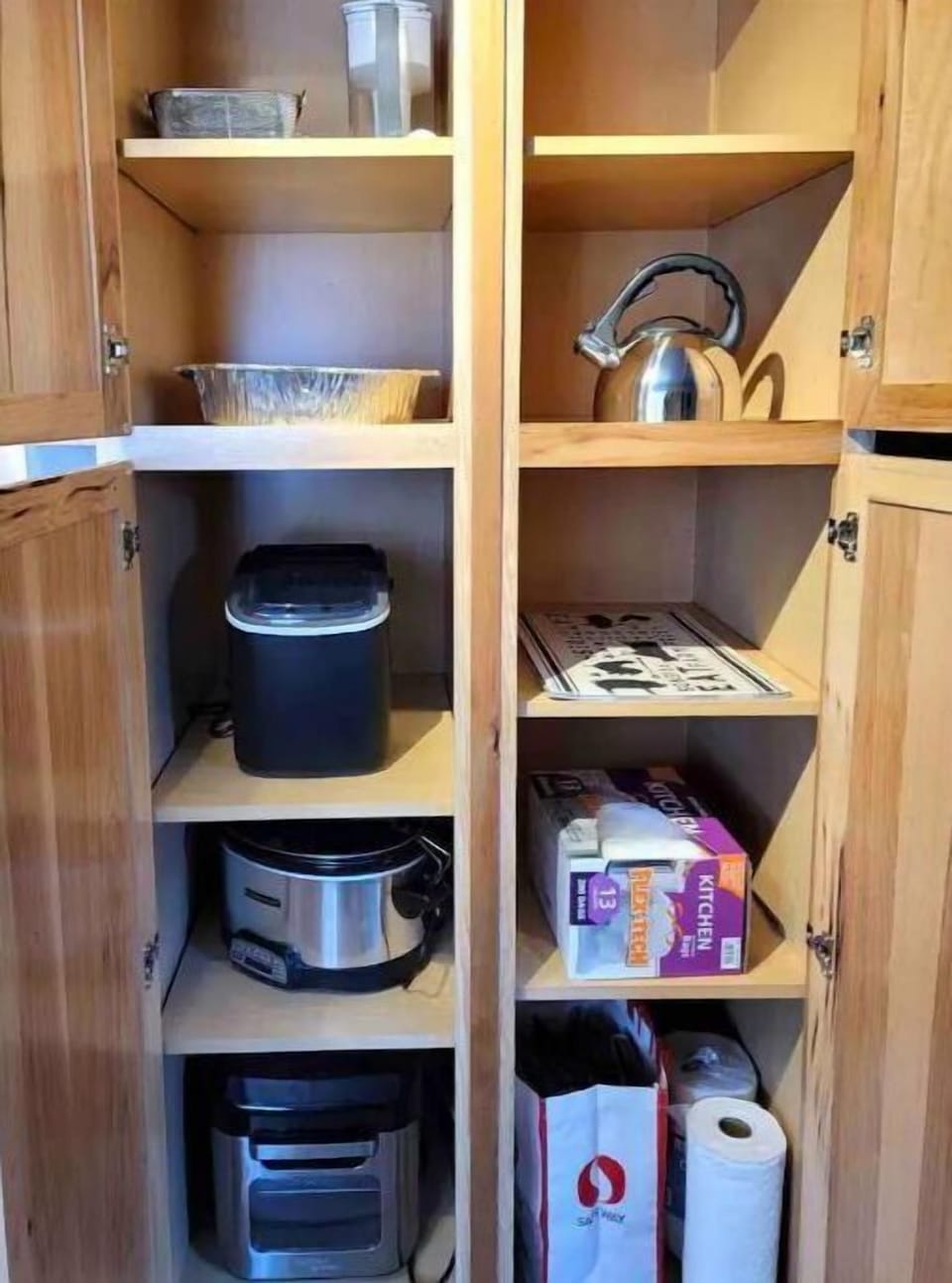 Air fryer, slow cooker, ice maker, coffeemaker, coffee, tea etc. 