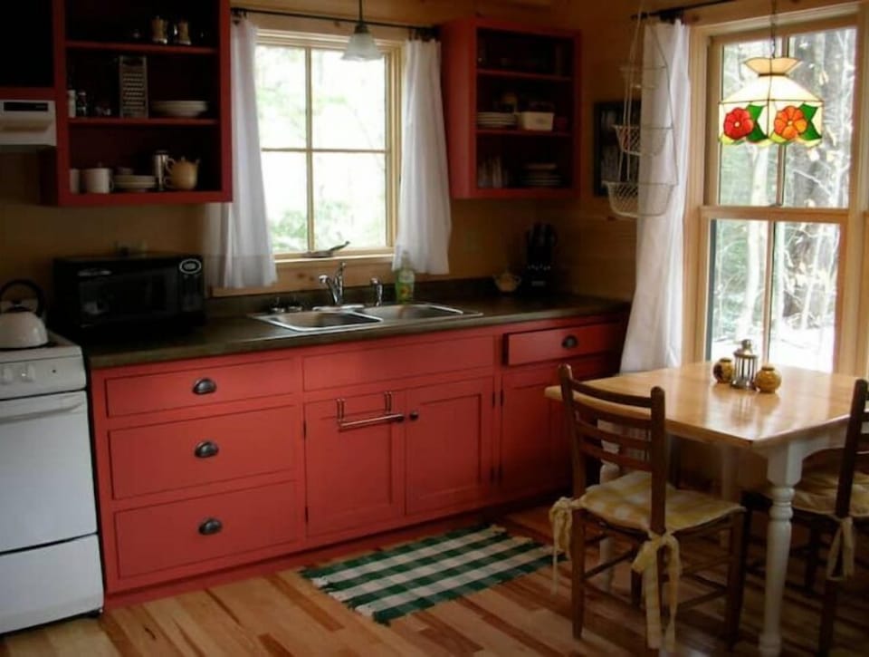 Wonderfully equipped cabin kitchen.
