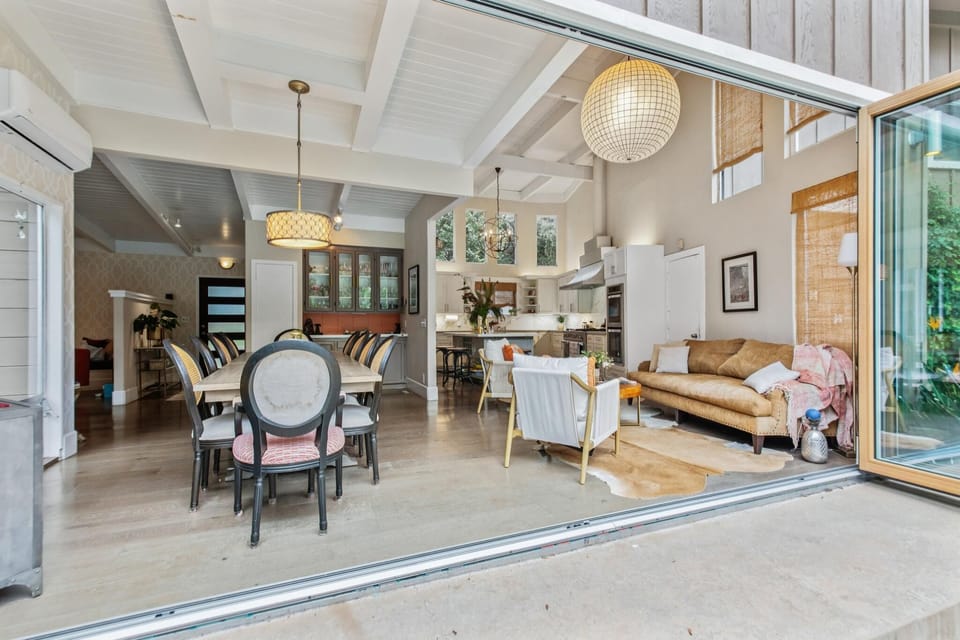 “18-foot NanaWall creates seamless indoor/outdoor flow”