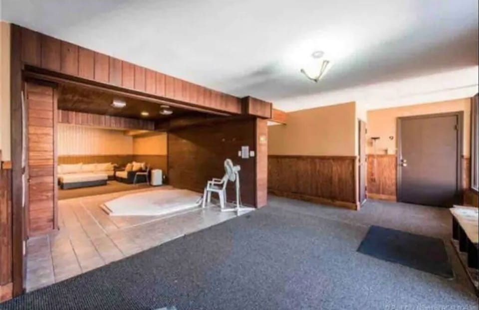 Spa/hot tub in the building