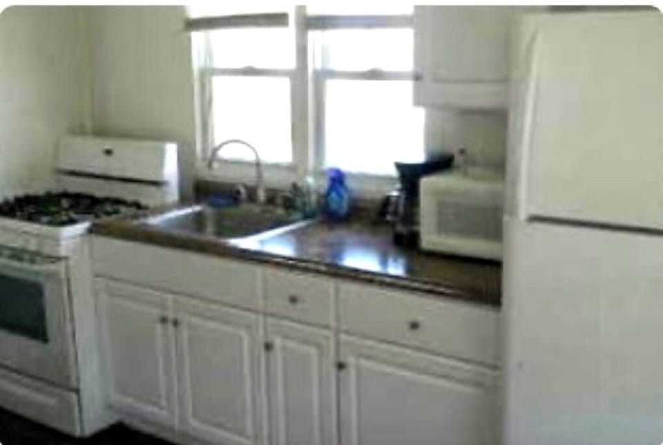 Kitchen upstairs/kitchen table