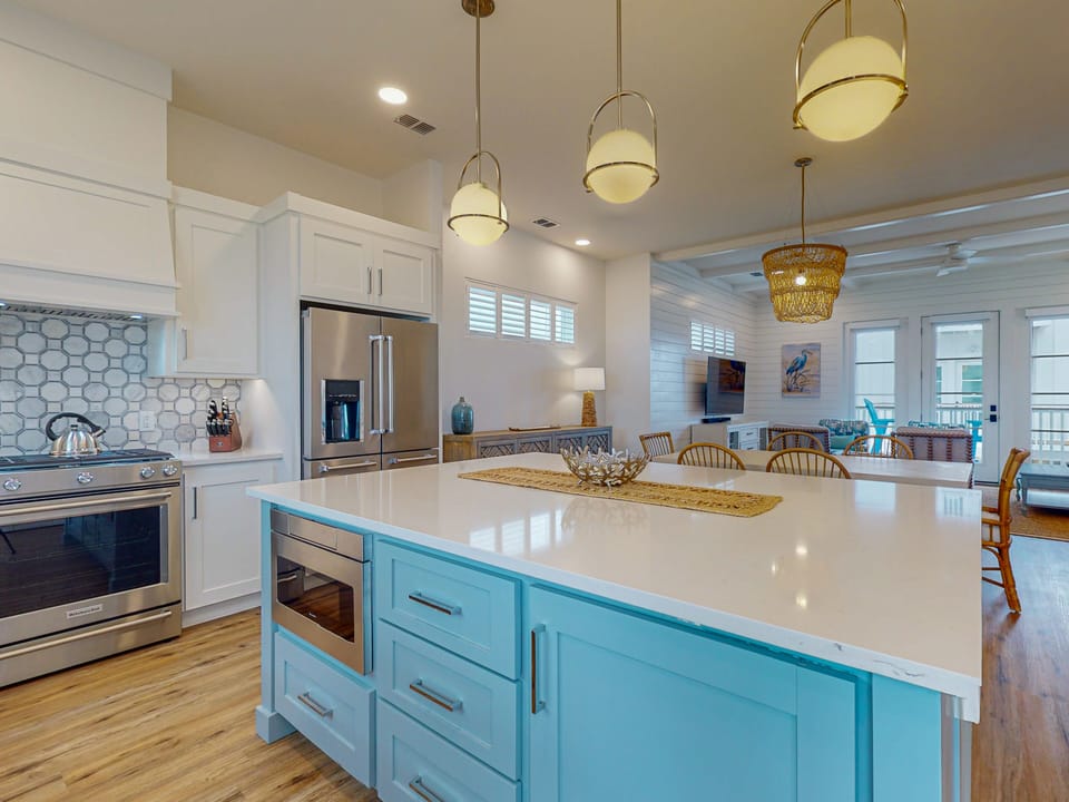 Kitchen, island area