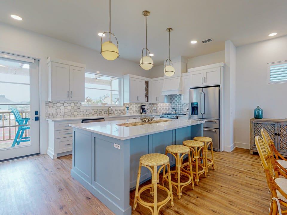 Kitchen, island area