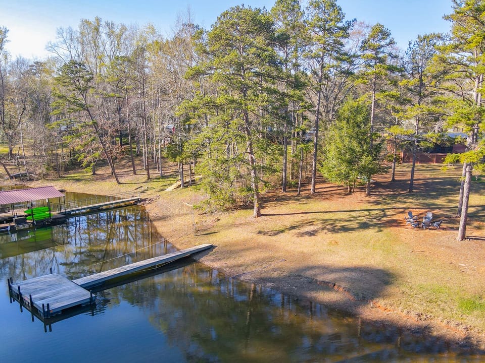front of the property at Lake Hartwell