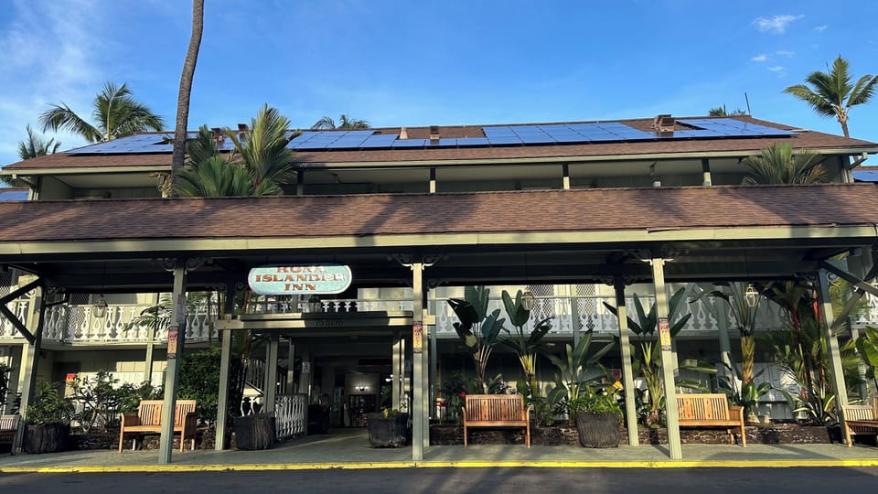 Entrance to the Kona Islander Inn.