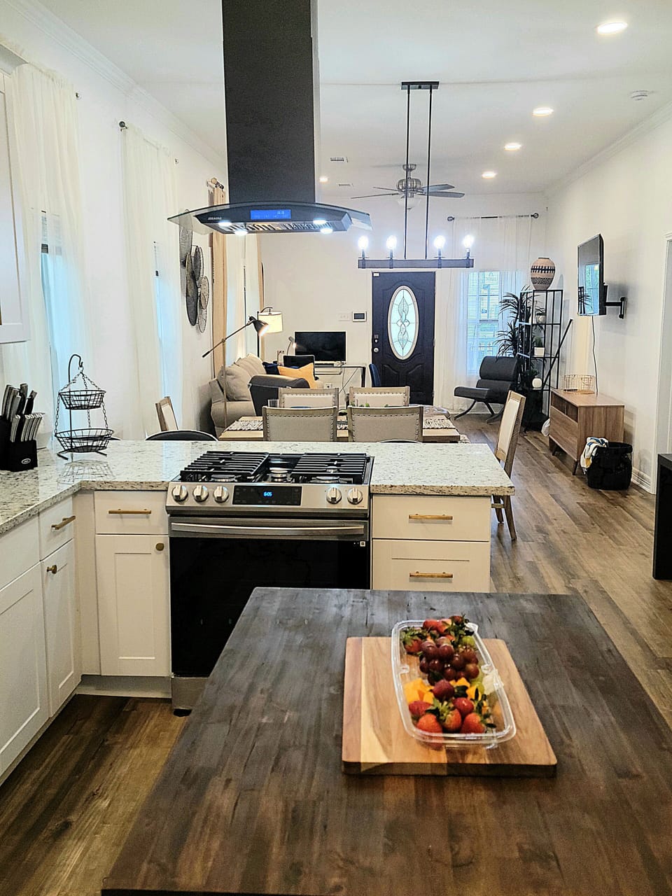 Beautiful open concept floor plan.