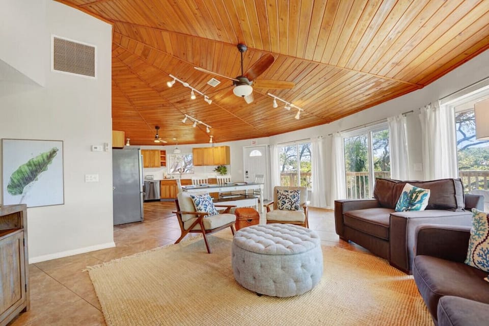 Unwind in the heart of your home: a living room designed for relaxation, where comfort meets contemporary style