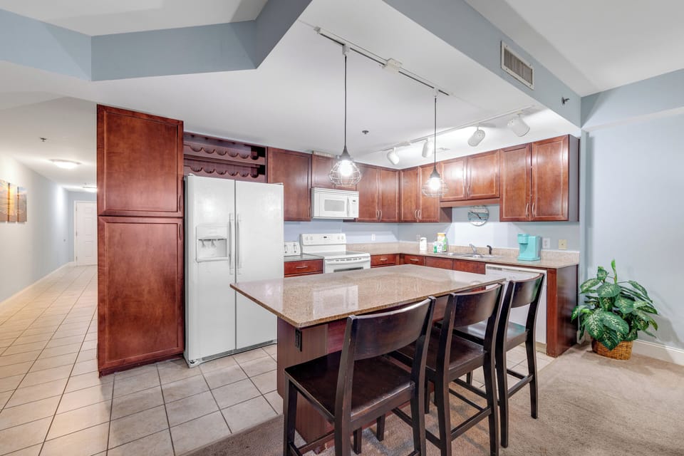 Laketown Wharf 1416 Kitchen