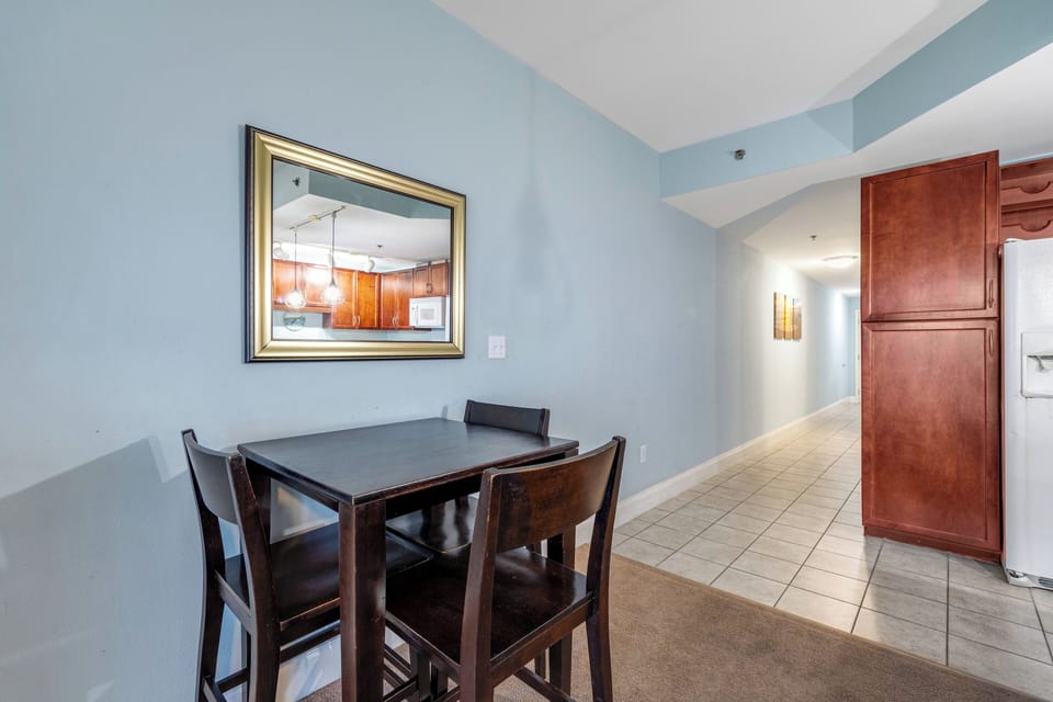 Laketown Wharf 1416 Dining Table