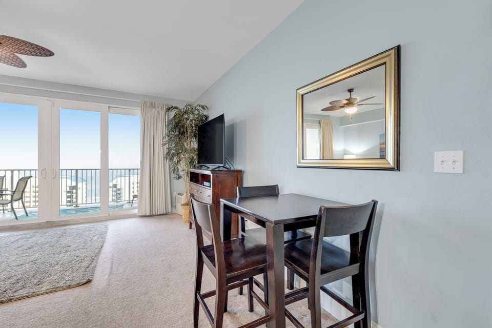 Laketown Wharf 1416 Dining Table