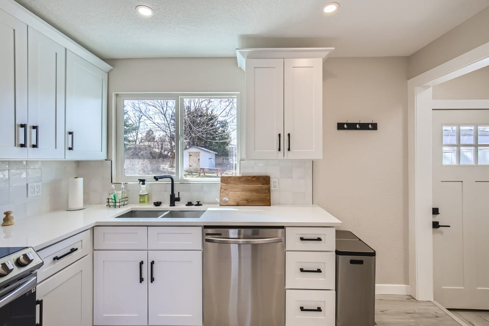 Fully Stocked Kitchen (Main Floor)
