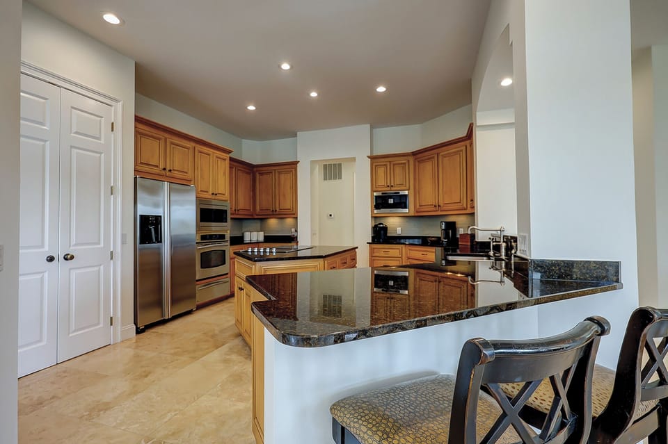 Kitchen & Breakfast Bar