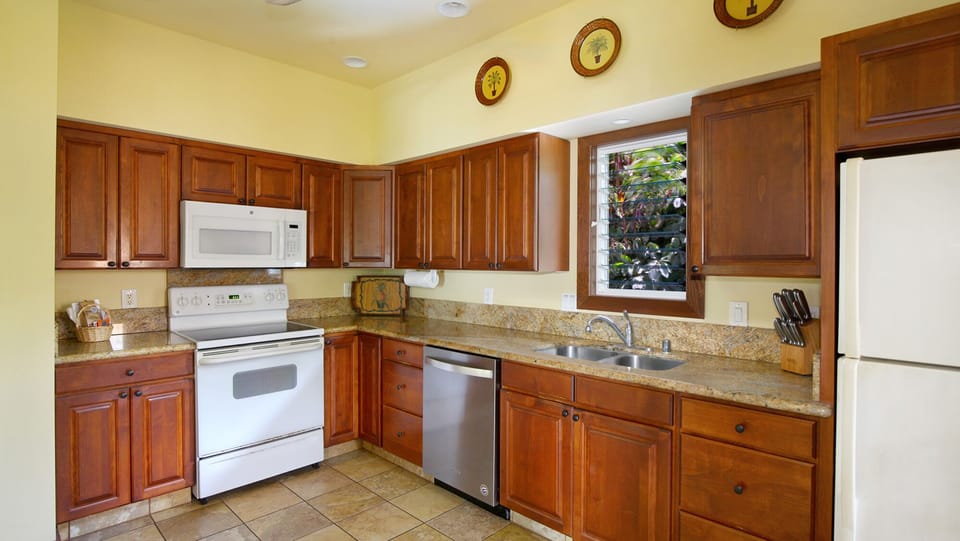 Ahe Lani Cottage - Fully Equipped Kitchen - Parrish Kauai