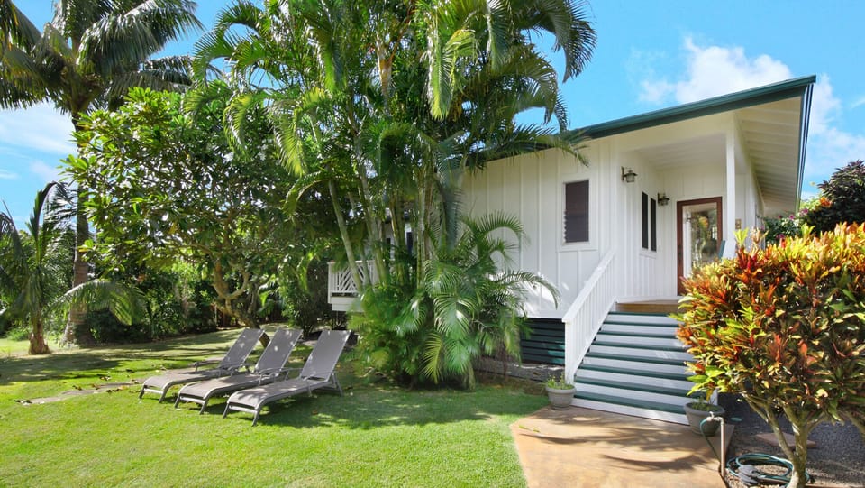 Ahe Lani Cottage - Front Yard & Entry - Parrish Kauai