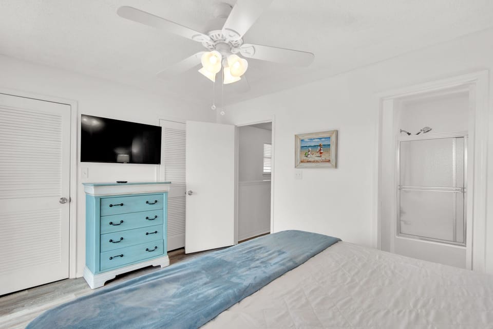 Guest bedroom suite