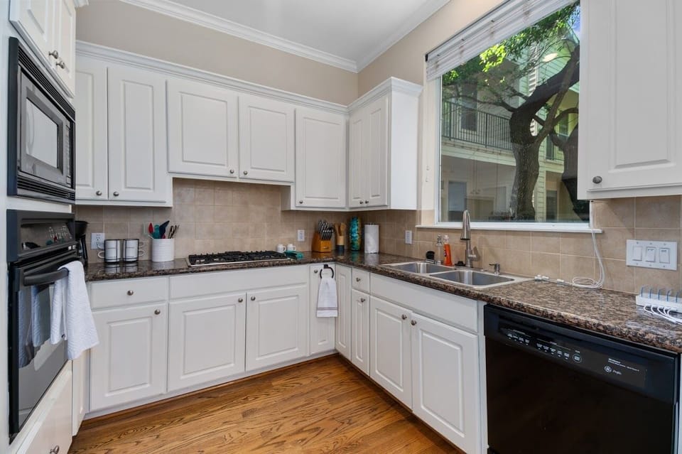 Full kitchen - stove (gas), oven, microwave, dishwasher, coffee makers, etc.