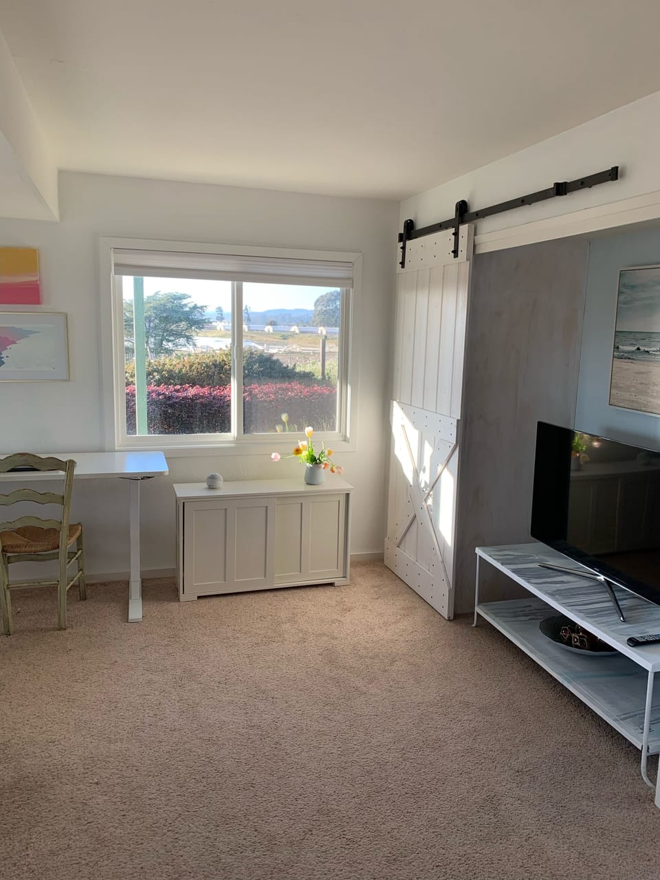 Enclosed entertainment unit with window to the field