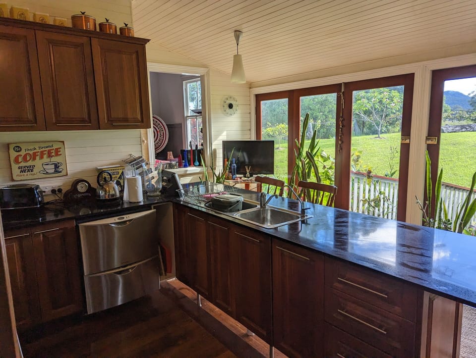 Spacious kitchen + dishwasher, microwave, gas cooktop + 2 door fridge