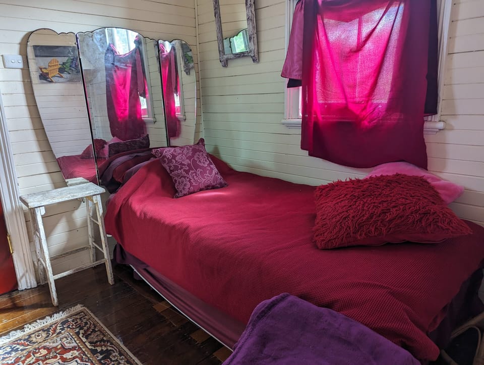 Single bedroom adjoining double bedroom.