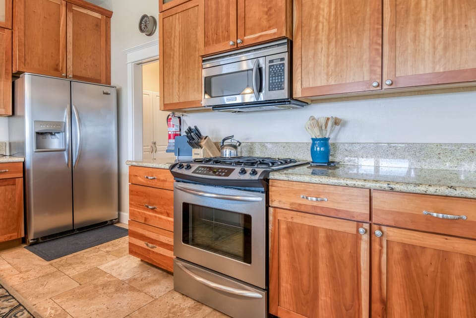 fully equipped kitchen