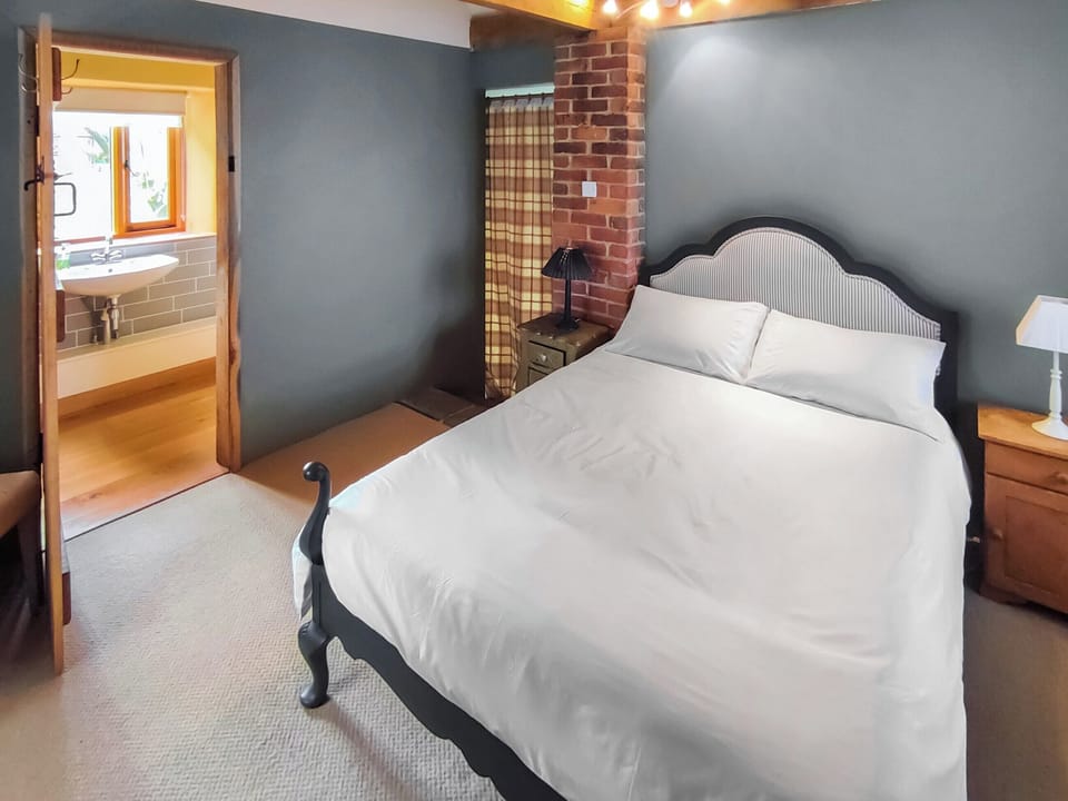 Double bedroom | Homer&rsquo;s Cottage, Cucklington, near Wincanton