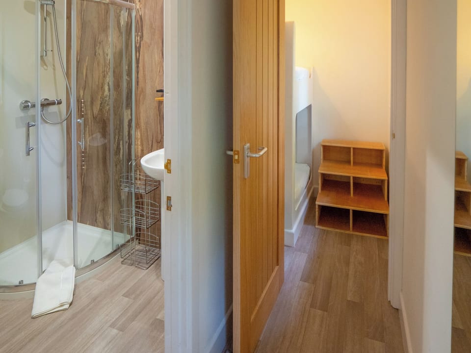 Shower room | Woodpecker - Treglisson Pods, Hayle