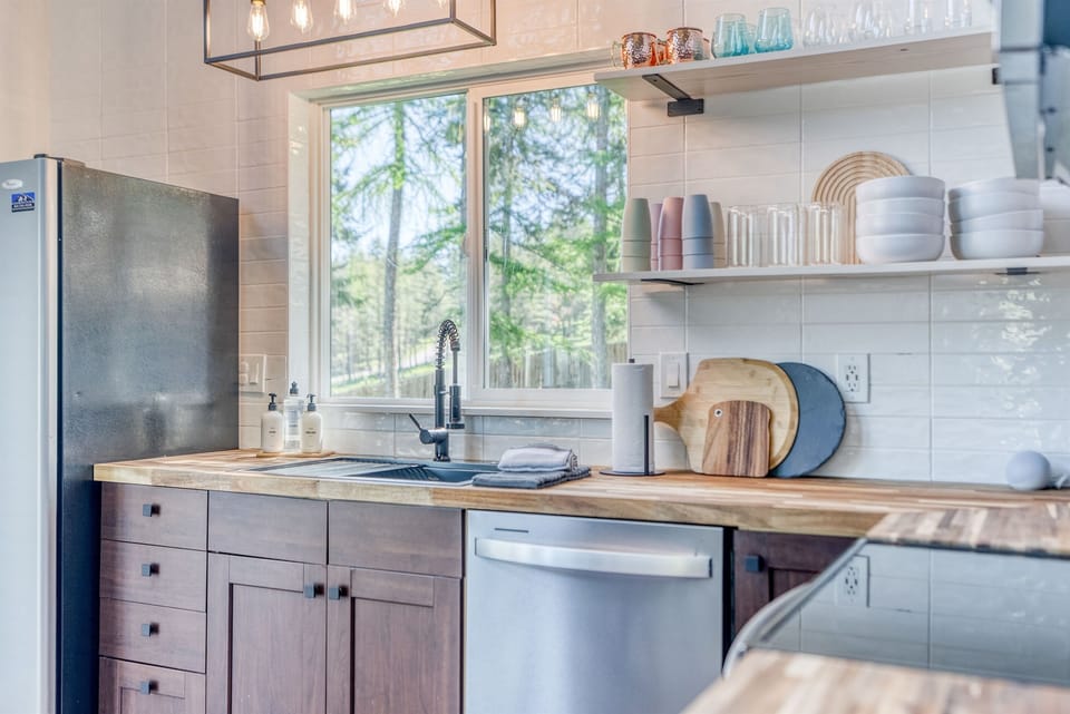 Kitchen has everything you need right at your fingertips!